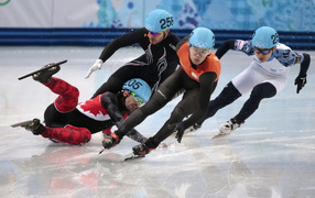 Обладатель золотой медали Шарль Амлен канадский шорт-трекист 