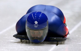 Обладательница золотой медали Элизабет Ярнольд из Соединенного  Королевства 