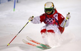 Золотая медалистка по фристайлу Жюстин Дюфур на Олимпиаде в Сочи