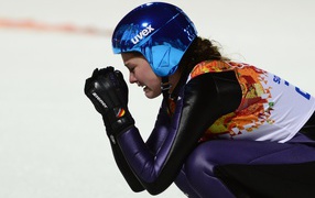 Обладательница золотой медали в дисциплине прыжки на лыжах с трамплина Карина Фогт на олимпиаде в Сочи