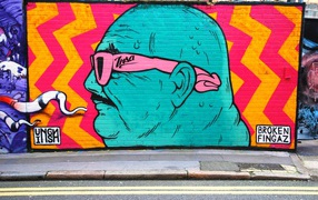 Граффити, синий человек в розовых очках