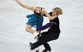 Обладатели золотой и серебряной медали в фигурном катании Чарли Уайт и Мэрил Дэвис на олимпиаде в Сочи из США