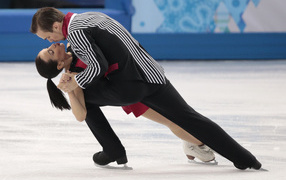 Обладатели золотой и серебряной медали в фигурном катание Федор Климов и Ксения Столбова на олимпиаде в Сочи