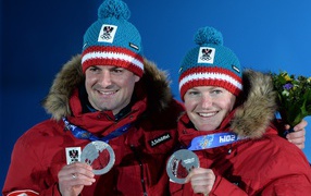 Обладатели серебряных медалей в дисциплине санный спорт Андреас Лингер и Вольфганг Лингер из Австрии