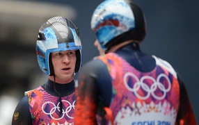 Обладатели золотых медалей немецкие саночники Тобиас Арльт и Тобиас Вендль