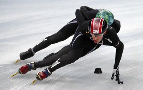 Джон Чельски американский шорт-трекист серебряная медаль в Сочи 2014 год