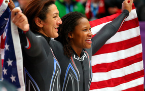 Лорин Уильямс и Илана Майерс американские бобслеистки обладательницы серебряных медалей 