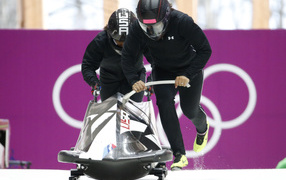 Лорин Уильямс и Илана Майерс американские бобслеистки серебряные медали на олимпиаде в Сочи 2014 год