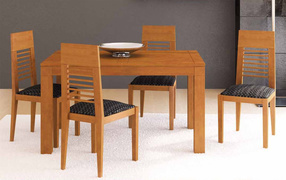 Светлая деревянная мебель в столовой