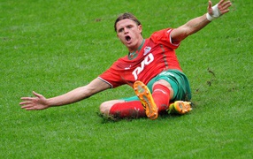 Дмитрий Тарасов полузащитник Локомотива на поле