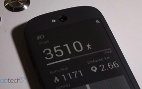 Measuring the distance traveled in YotaPhone 2