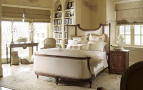 Аккуратная кровать в спальне