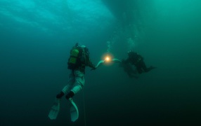 Олимпийский огонь под водой к Олимпиаде в Сочи 2014