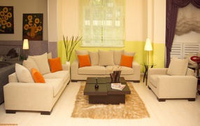 Оранжевые подушки в гостиной