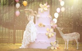 Фотография Красивая девушка и большой торт