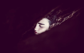 Фотография Женщина в темноте