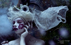 Фотография женщина в темных тонах