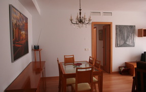 Pink walls in the dining room
