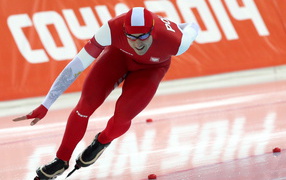 Обладатель золотой медали польский конькобежец Збигнев Брудка 