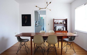 Портрет на стене в столовой