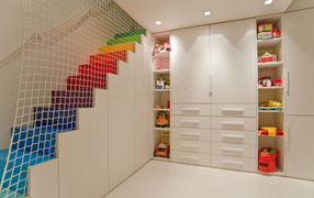 Радужная лестница в детской комнате