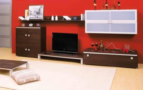 Красная стена в гостиной