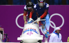 Российские бобслеисты Алексей Воевода и Александр Зубков на олимпиаде в Сочи