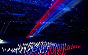 Флаг России на открытии Олимпиады в Сочи