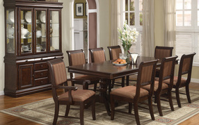 Сервант с посудой в столовой