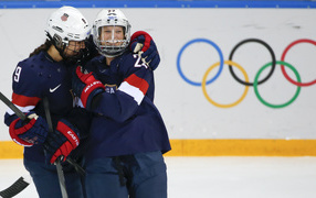 Silver medal women's hockey team from the U.S.