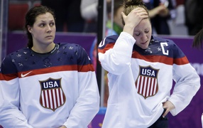 Обладательницы серебряной медали женская хоккейная сборная из США на олимпиаде в Сочи