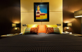 Просторная кровать в детской комнате