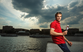 Полузащитник Спартака Дмитрий Комбаров в Питере