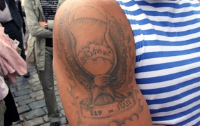 Тату у десантника