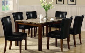 Чай на столе в столовой