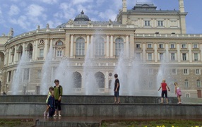 Фонтан у Оперного театра