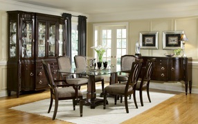 Просторная столовая в доме