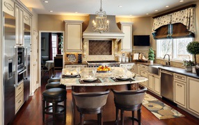 Стол накрыт в кухне