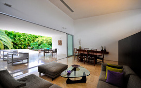 Прозрачная стена в столовой