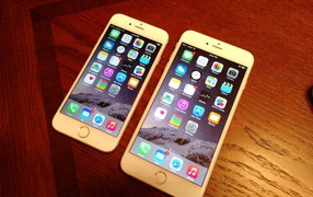 Две модели белого iPhone 6
