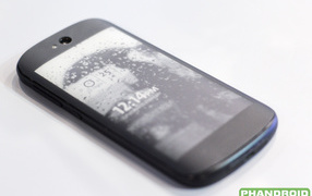 Водостойкий смартфон YotaPhone 2