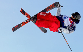 Обладатель серебряной медали в дисциплине фристайл Гас Кенуорти на олимпиаде в Сочи