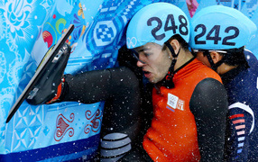 Обладатель серебряной медали в дисциплине шорт-трек Эдуардо Алварез из США