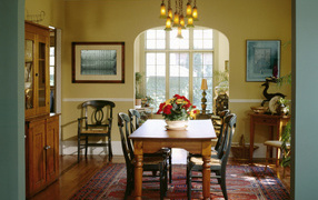 Yellow wall in the dining room