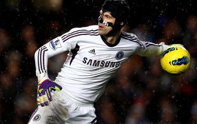 Футболист вратарь с мячом