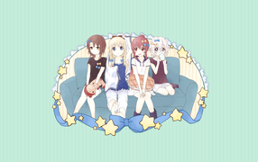 Девушки из аниме Юру юри сидят на голубом диване