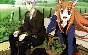 Влюбленная пара сидит на скамье в аниме Волчица и пряности