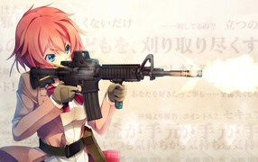 Рыжая девушка аниме с автоматической винтовкой