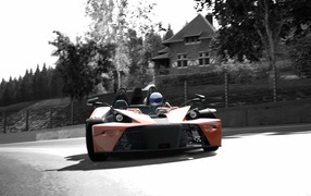 Гоночный болид на городской улице