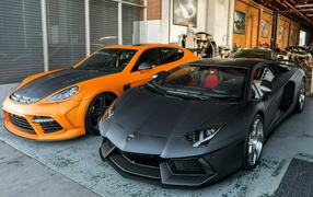 Автомобили Porsche Panamera и Lamborghini Aventador